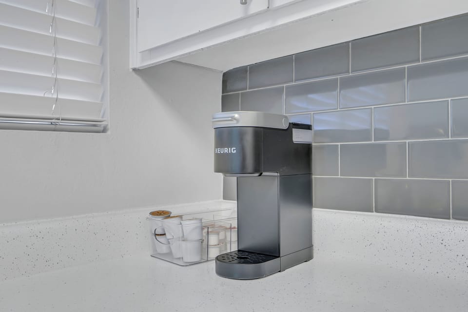 ☕A Keurig to start your day right.