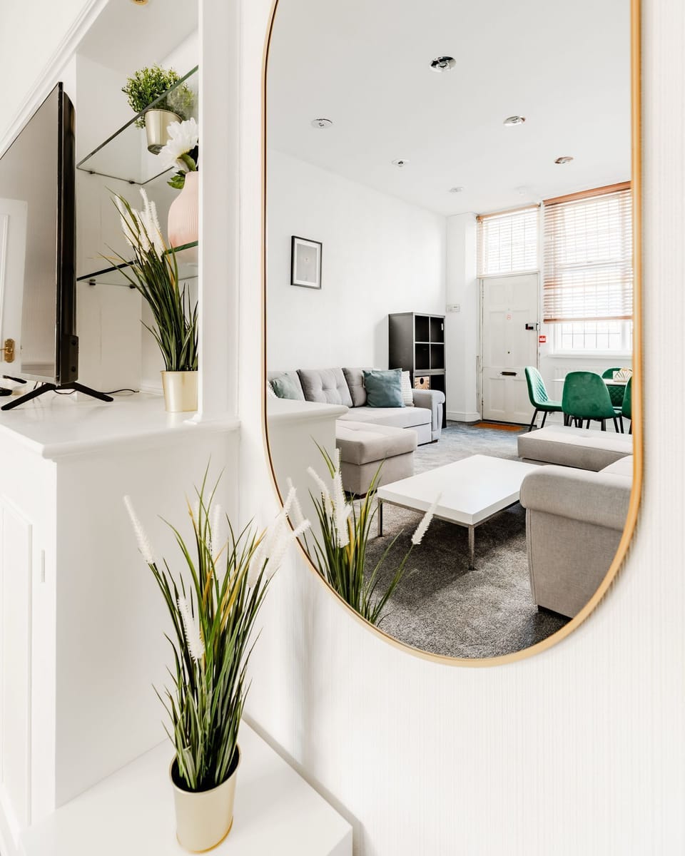 Living Room / Lounge