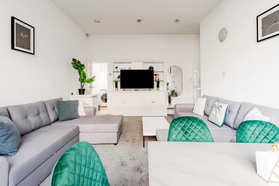 Living Room / Lounge