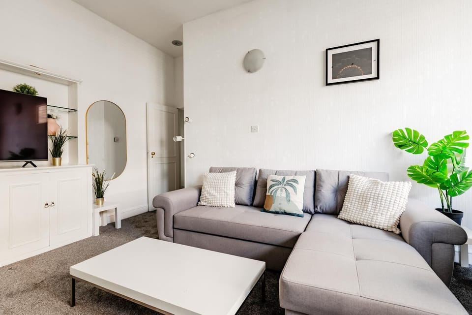 Living Room / Lounge