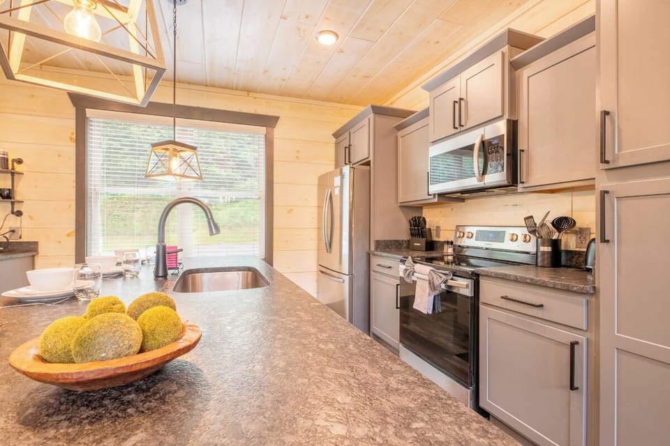 Autumn Bear's fully-equipped kitchen