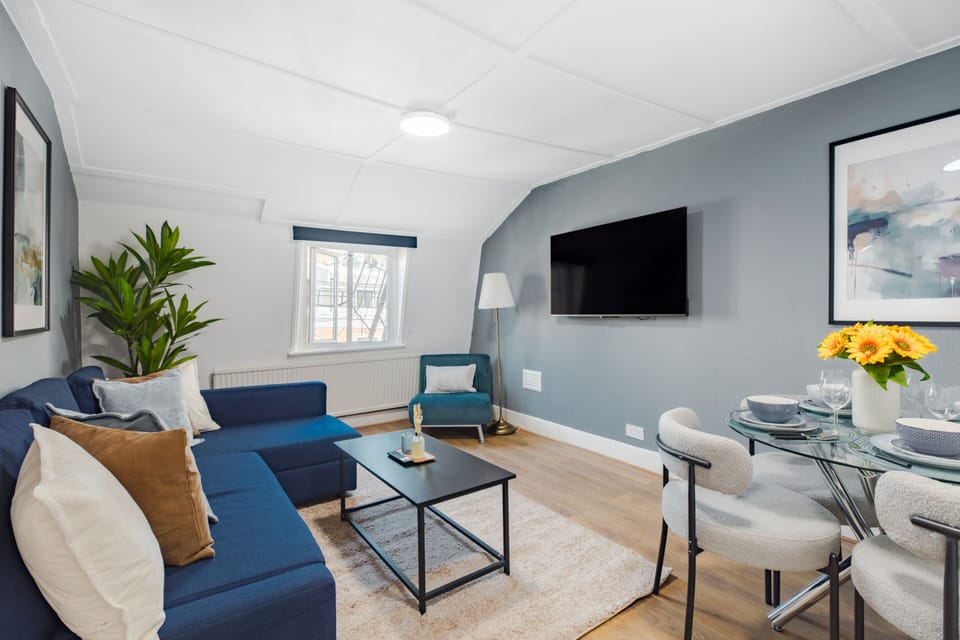 Living Room / Lounge