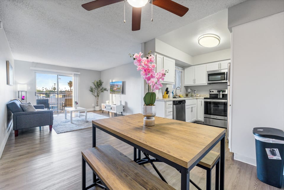 ☕ Open concept dining nook ideal for your morning Keurig coffee.