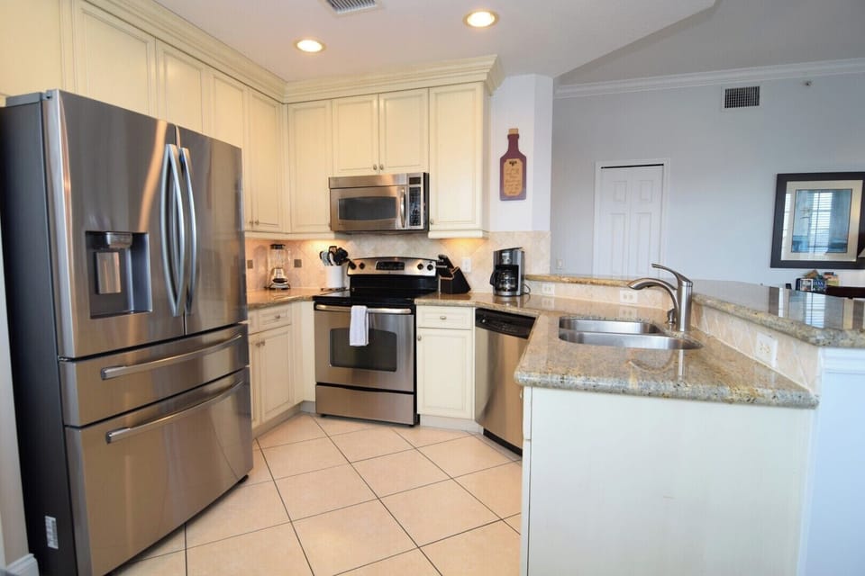 Beautiful fully-equipped kitchen