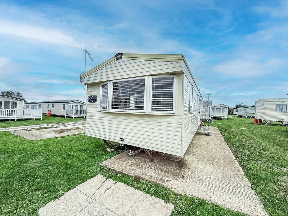 The seaside atmosphere is right at your doorstep, just a 5-minute walk away from the beautiful Scratby Beach