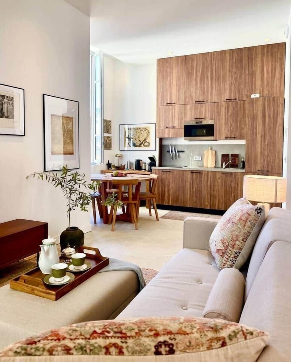Dining corner and kitchen
