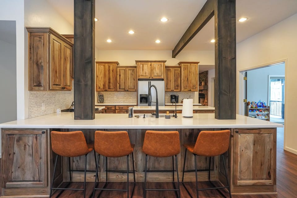 Cook and gather in this fully stocked chef's kitchen-designed for large groups.