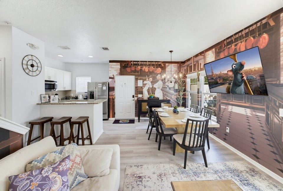 Dining toward the kitchen
