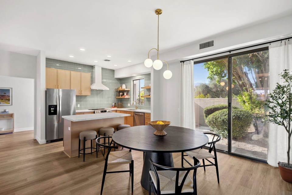 Eat in kitchen with mountain views