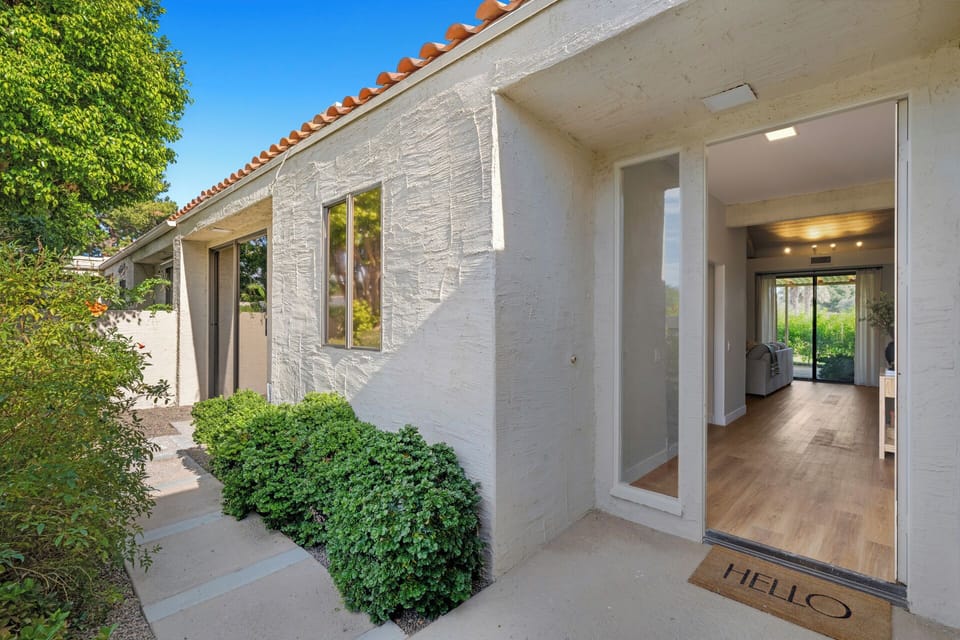 Private courtyard and entry