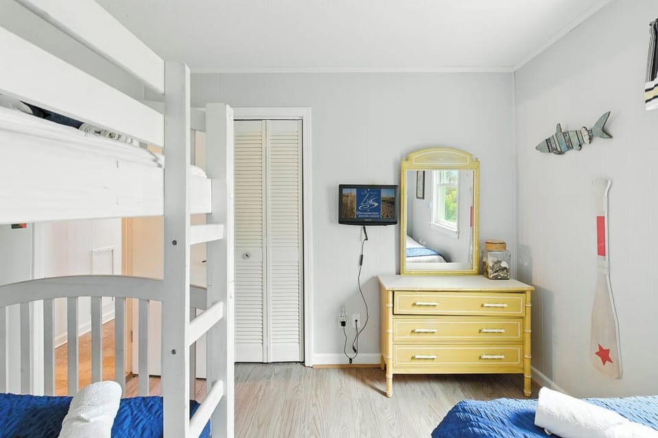 Top-Level Bedroom with Bunk Bed and Twin