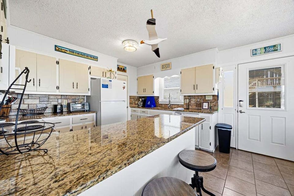 Top-Level Kitchen with Bar (seats 3)