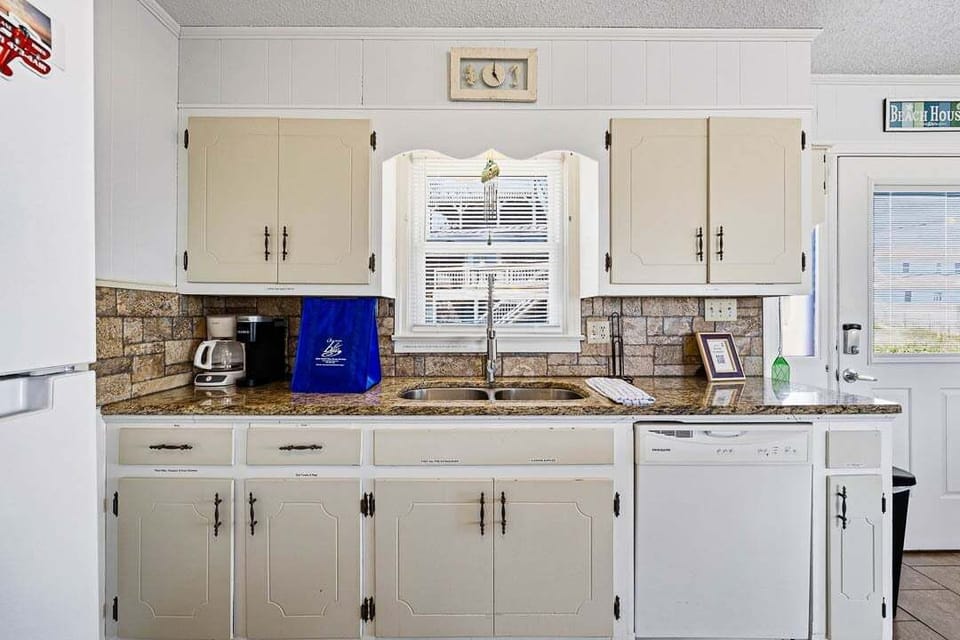 Top-Level Kitchen with Bar (seats 3)