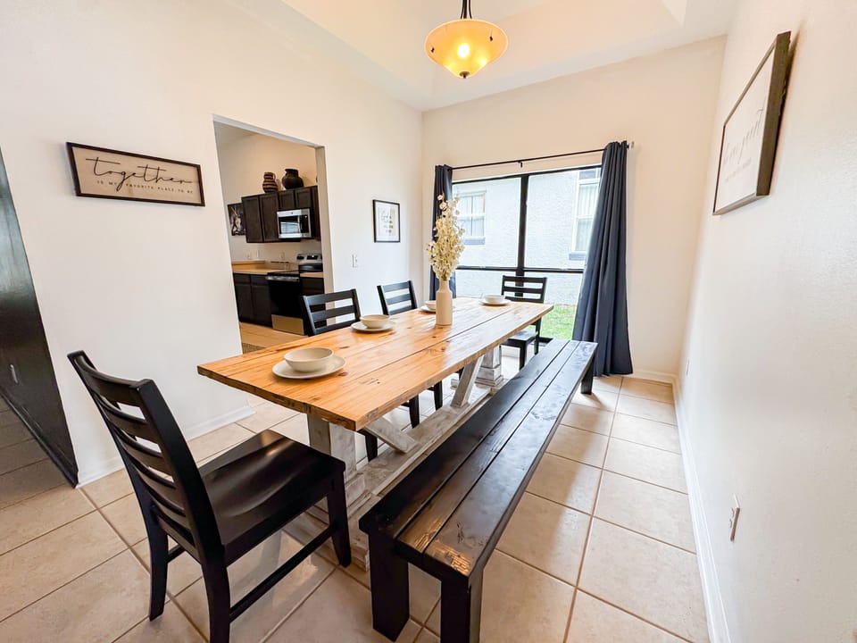 Dining room.