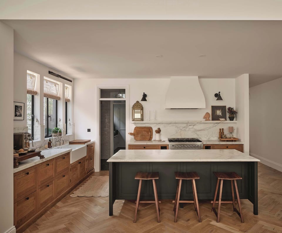 Kitchen area and breakfast table