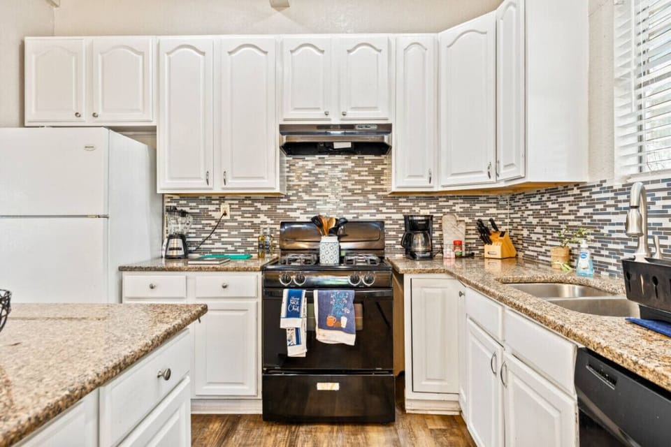Chef-Ready Kitchen – Fully equipped kitchen with modern appliances and backsplash that brings both function and flair to your cooking adventures.