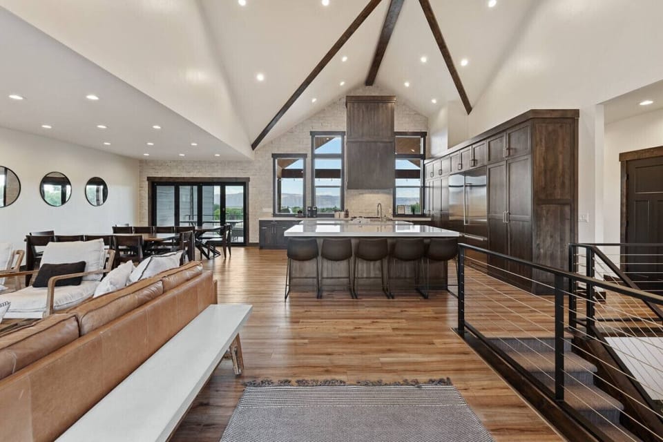 Living Room / Kitchen