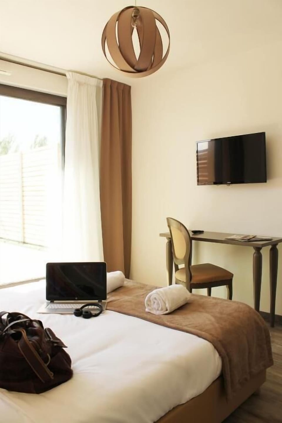 Unit with Double bed. Exact unit will be assigned upon arrival. Views, colors and decor may vary.