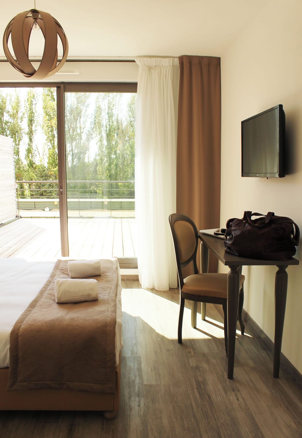 Unit with Double bed. Exact unit will be assigned upon arrival. Views, colors and decor may vary.