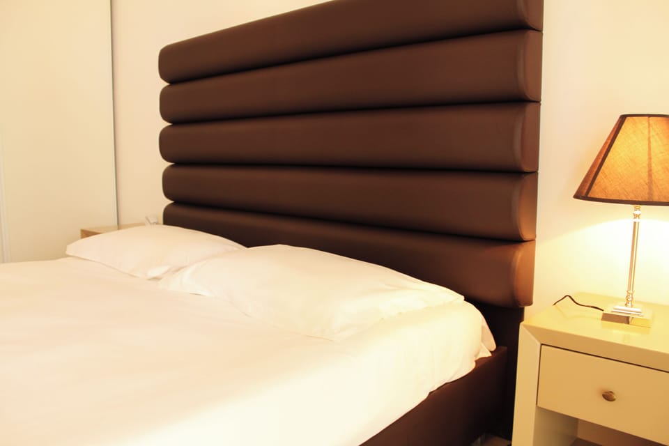 Unit with Double bed or Twin beds. Exact unit will be assigned upon arrival. Views, colors and decor may vary.