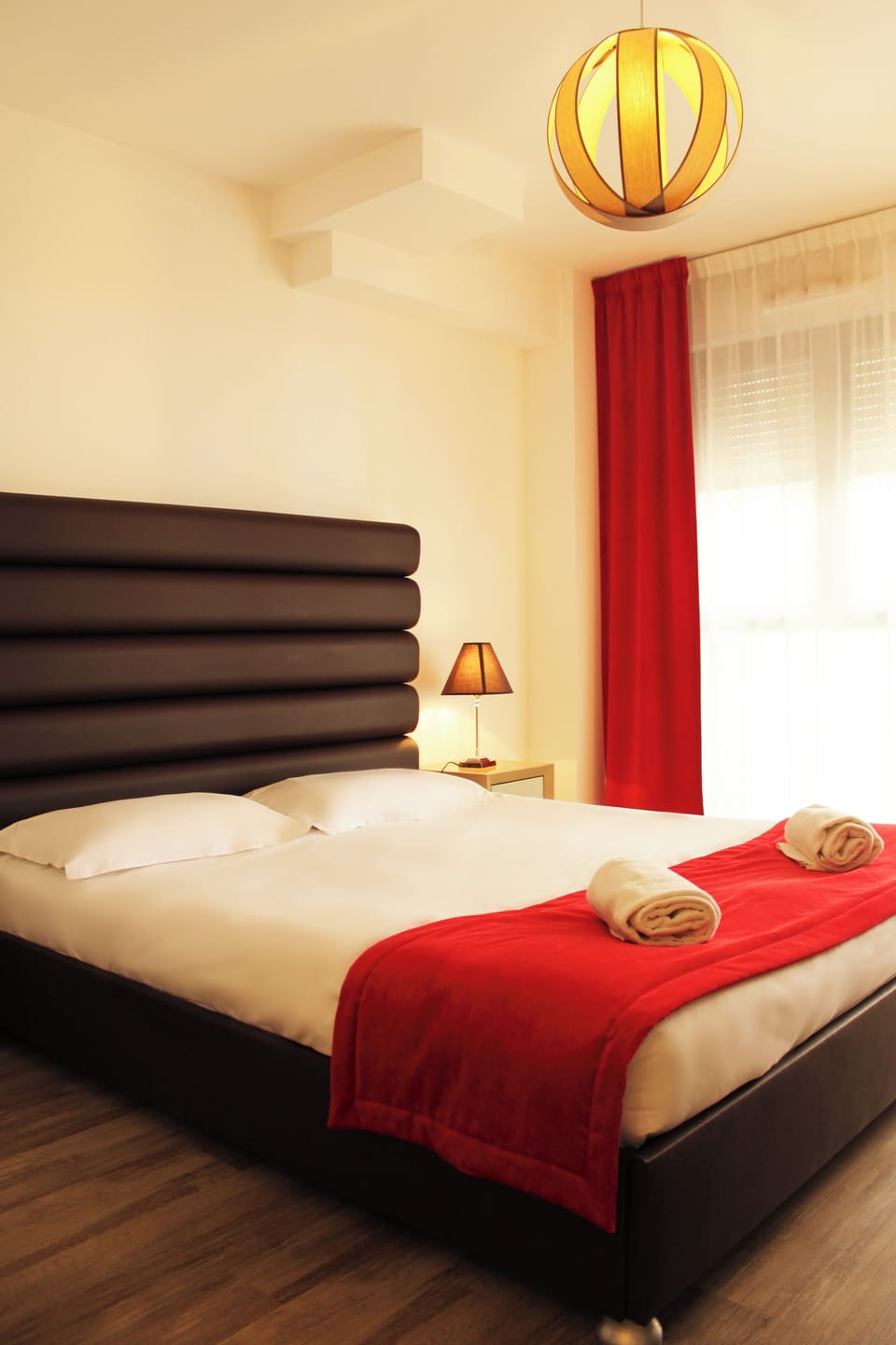 Unit with Double bed or Twin beds. Exact unit will be assigned upon arrival. Views, colors and decor may vary.