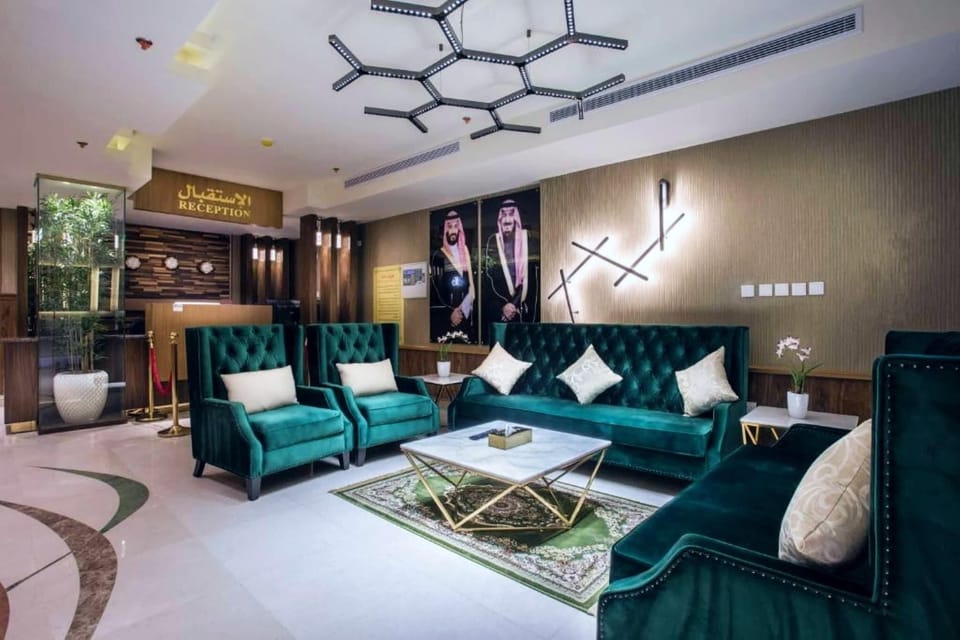 Entrance / Reception