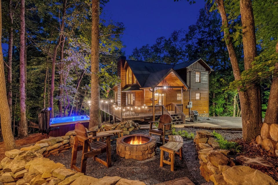 Your mountain sanctuary nestled in a resort community near downtown Ellijay