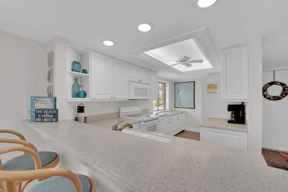 Bright and light colors in the kitchen