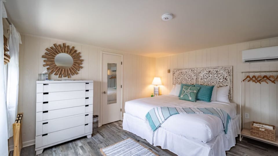 Unwind in crisp linens and beachy, sunlit comfort.