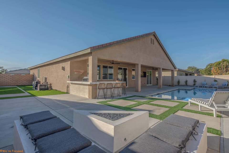 Outdoor Area (Pool)