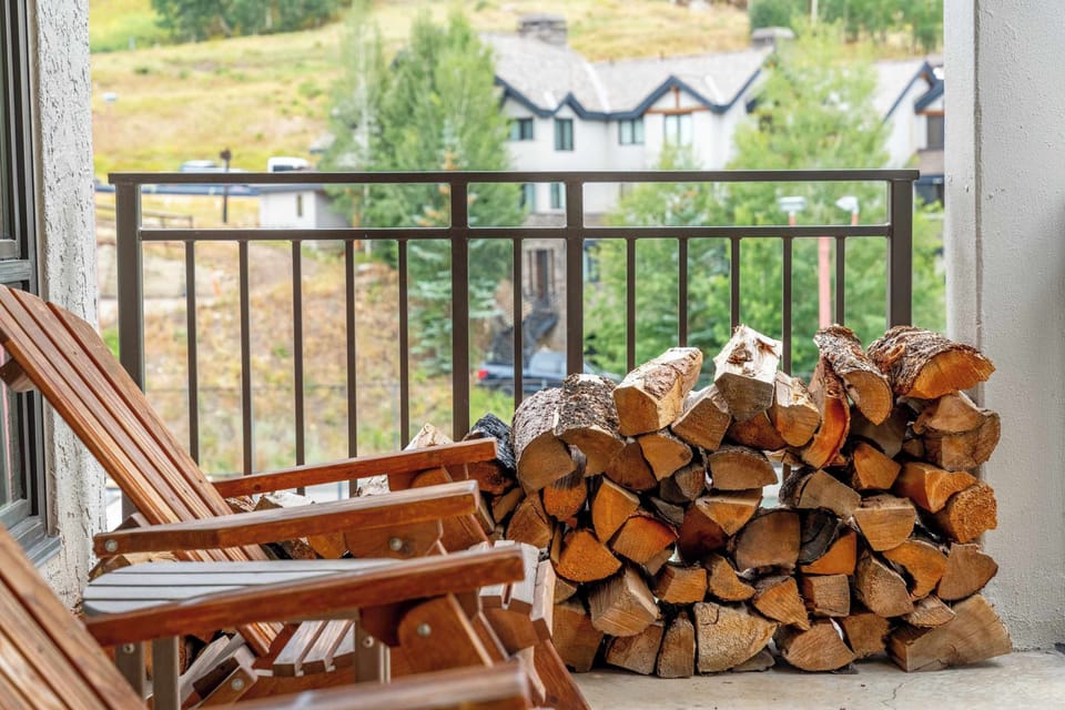 【Private Balcony】Two wood rockers facing the valley — check conditions before boots go on