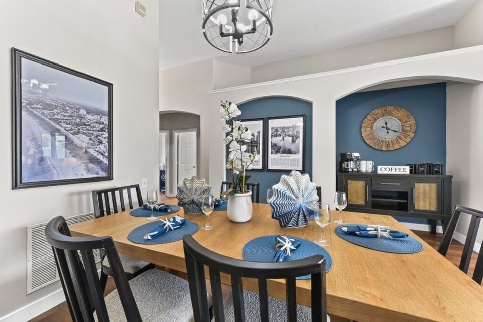 DiningRoom4