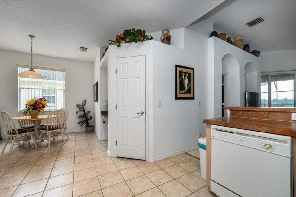 KITCHEN: 4-Seat Breakfast Bar and Eat-In-Kitchen with 4-Seat Dining Table