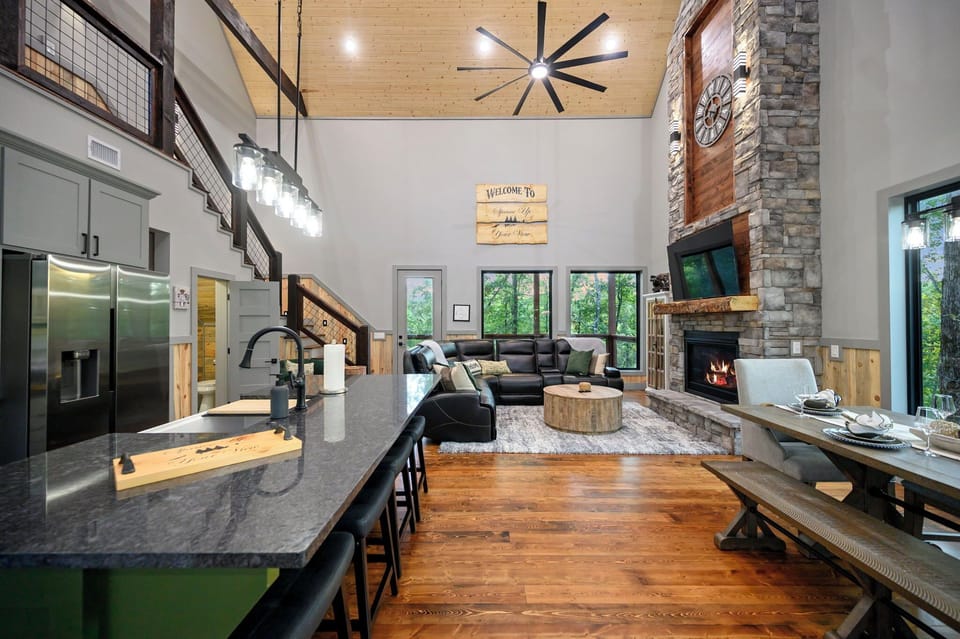 large-0198b274-818f-7269-ba66-3990016a87da