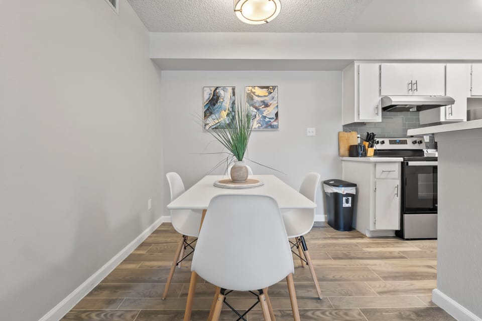 ️ Chic dining space, filled with natural light.