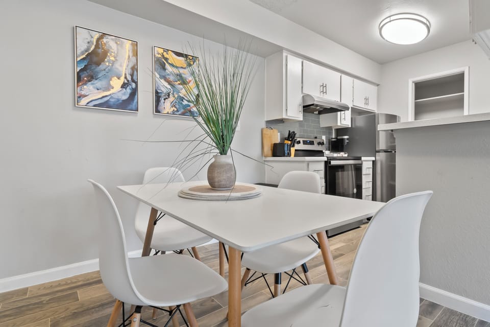 ️ Chic dining space, filled with natural light.