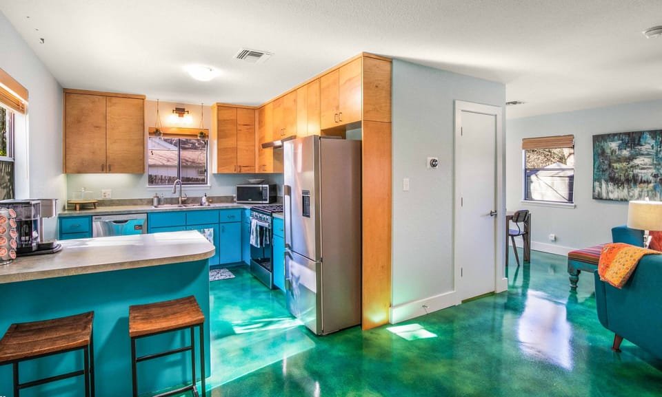 Full kitchen with bar top seating 