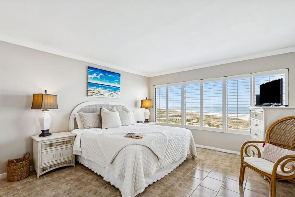 Master bedroom | King bed