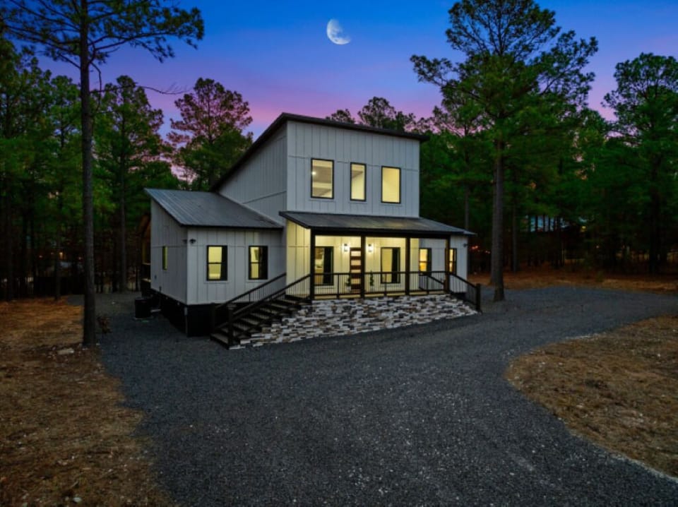 Twilight modern cabin at White Moon Cabin in Broken Bow, OK—serene pine retreat!