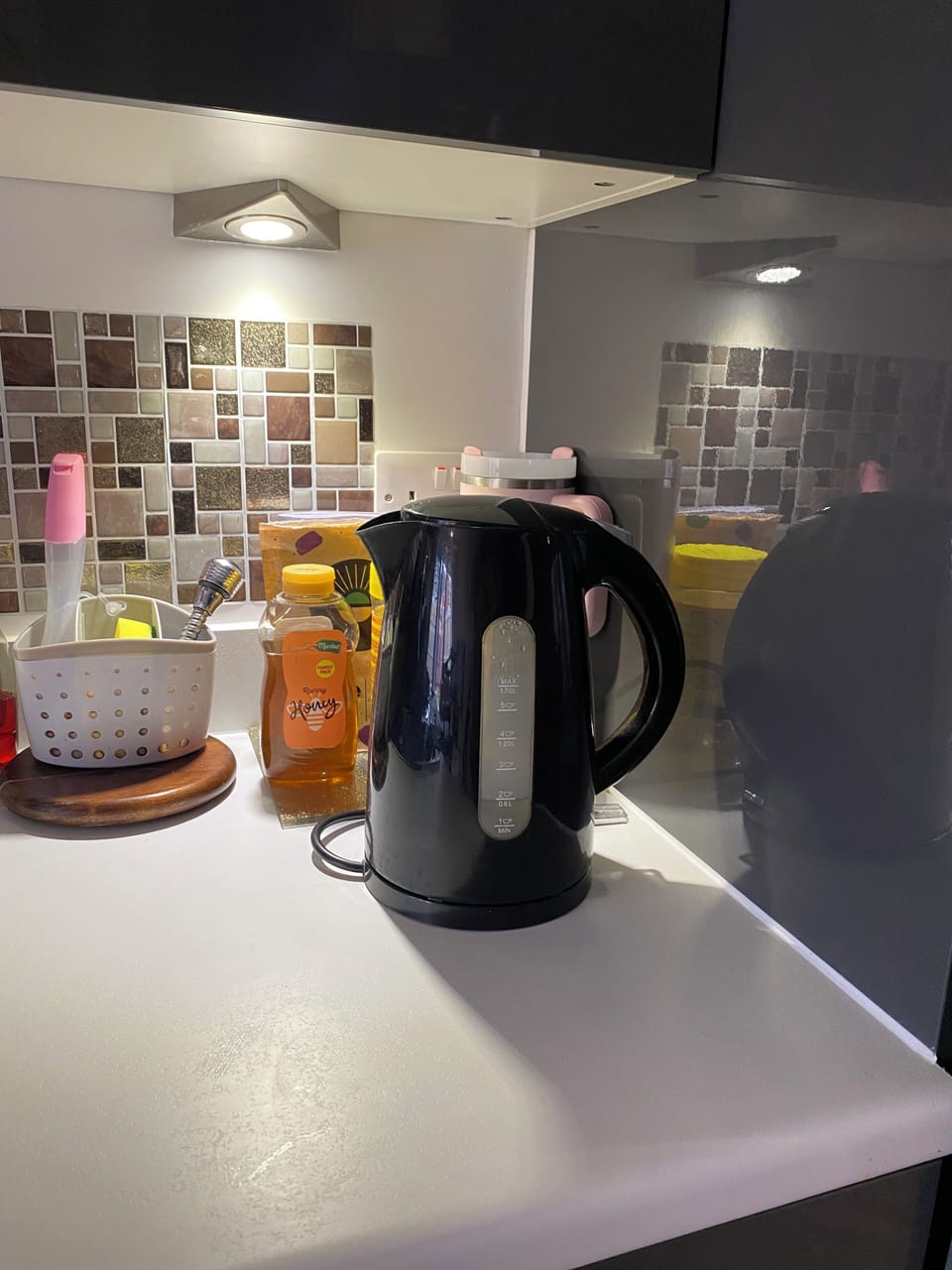 Access to open plan dining area, with dining essentials, kettle, free tea/coffee