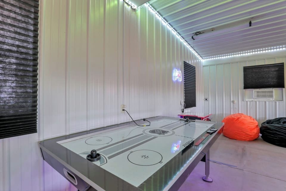 Air hockey table