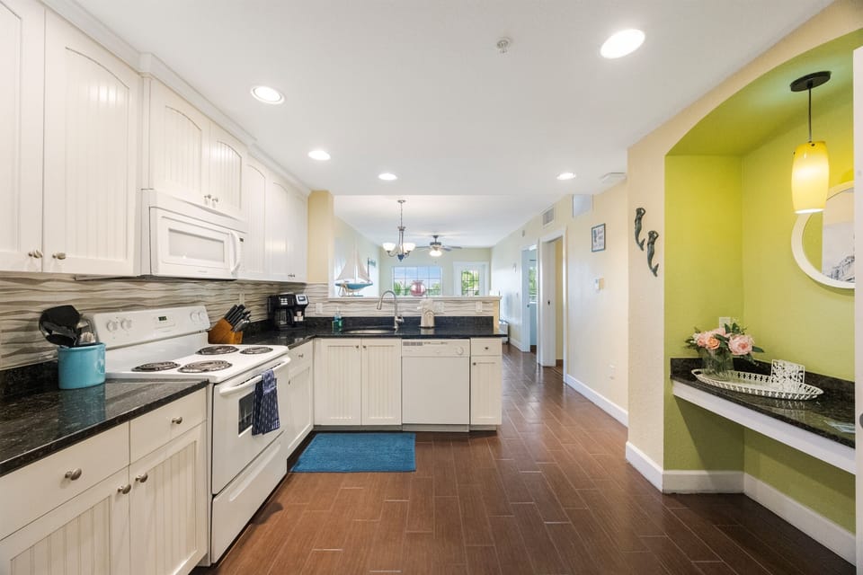 Kitchen, fully stocked with cooking/eating/drinking utensils