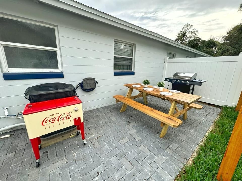 Private backyard with BBQ grill!
