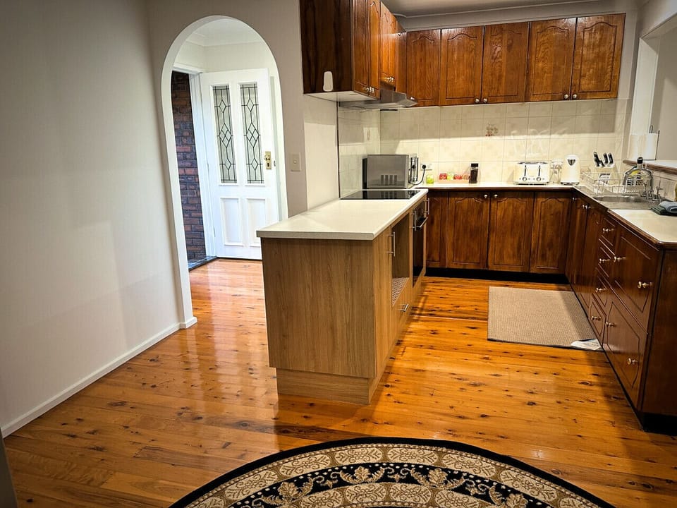 FULL KITCHEN