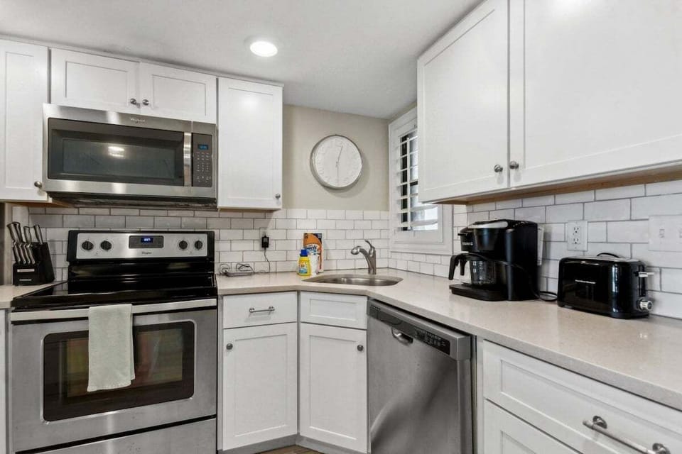 6-web-or-mls-6_RESHOOT 5010 Summer Beach Blvd