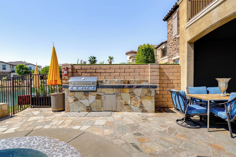Outdoor Kitchen | Gas Grill