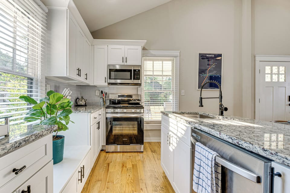 Kitchen | Keurig Coffee Maker | Blender | Toaster | Cooking Basics