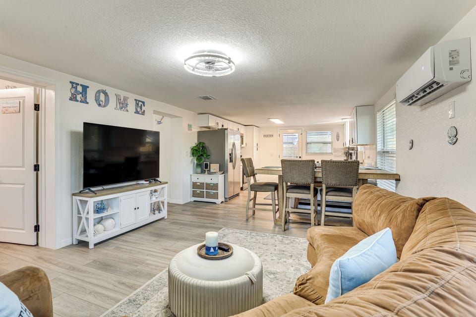 Interior | In-Unit Laundry | Central Heating & A/C | Free WiFi