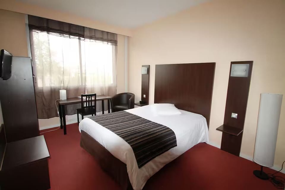 Bedroom. Exact unit will be assigned upon arrival. Views,colors, decor may vary