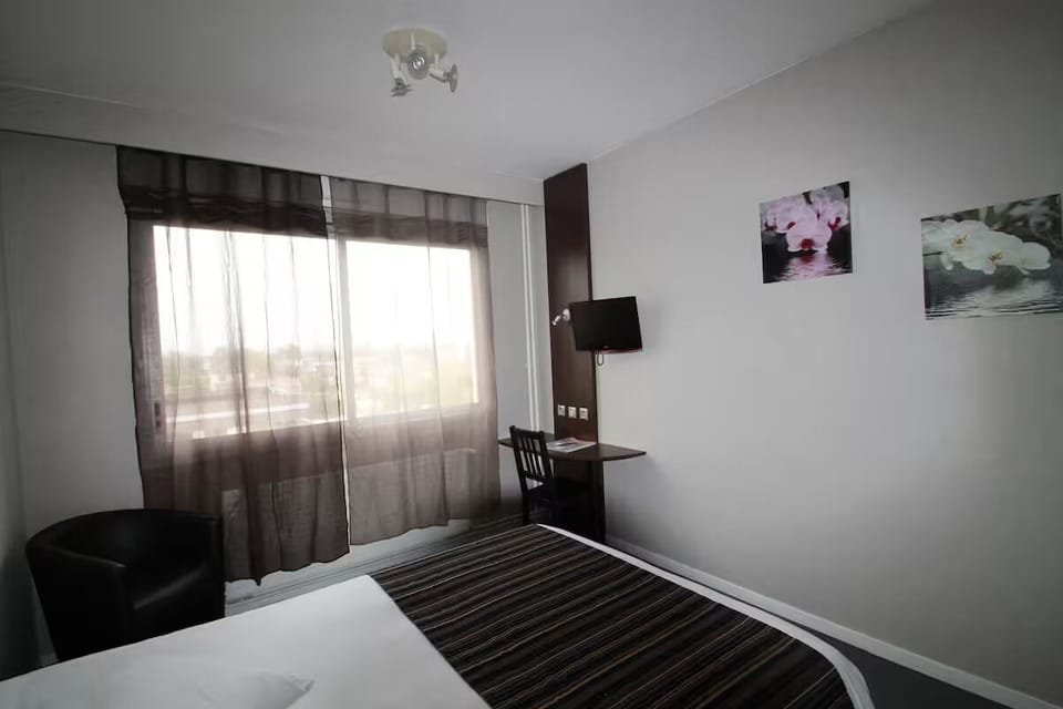 Bedroom. Exact unit will be assigned upon arrival. Views,colors, decor may vary